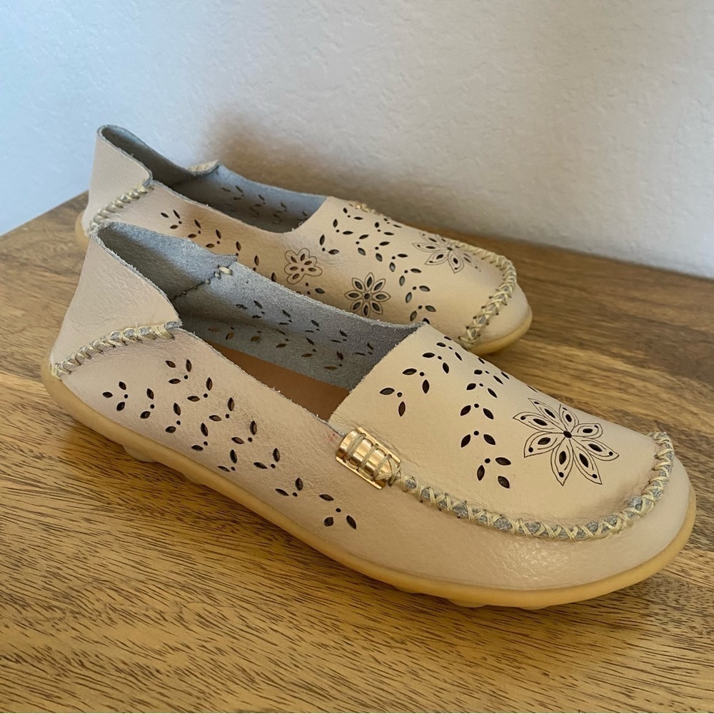 𝅺women’s walking comfort flat loafer with floral perforations size 6 US